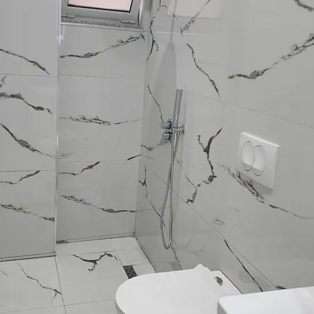 Luxury Room's By Lika Πανσιόν